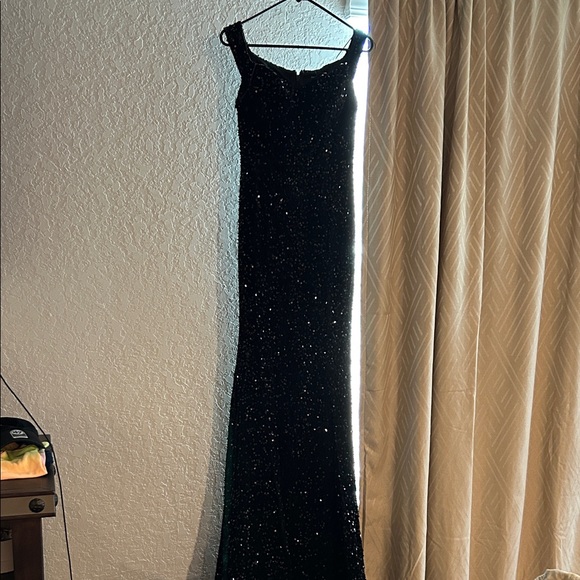 Elegant Black Sequin Dress - Picture 2 of 2